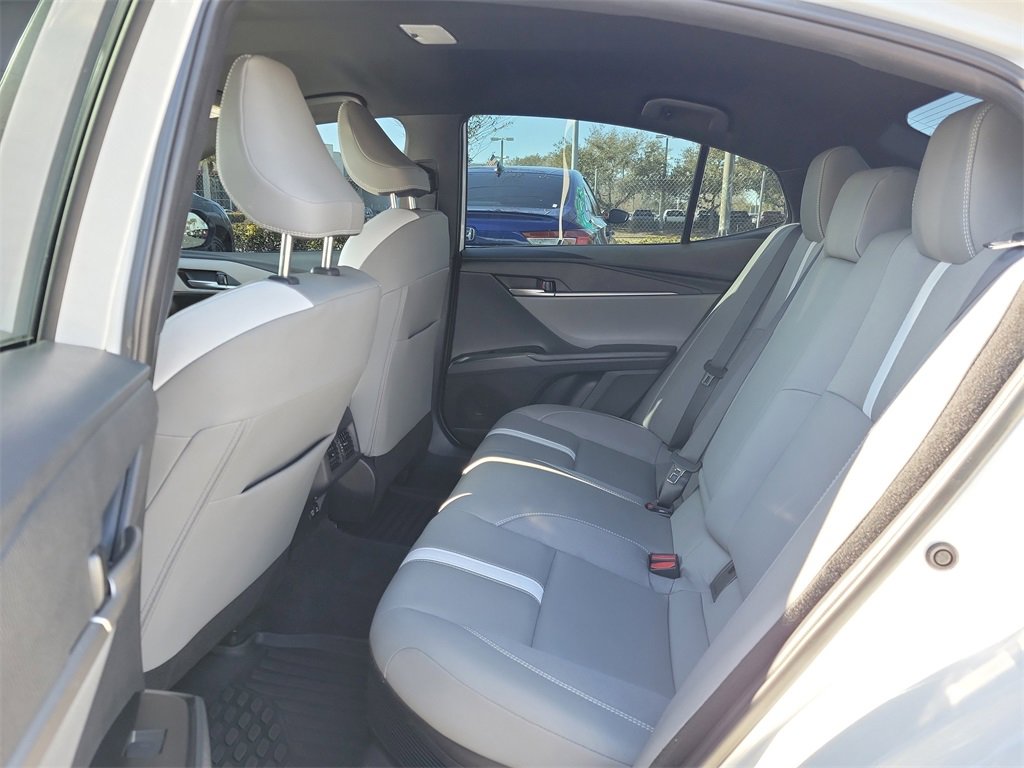 Used 2025 Toyota Camry SE image 14