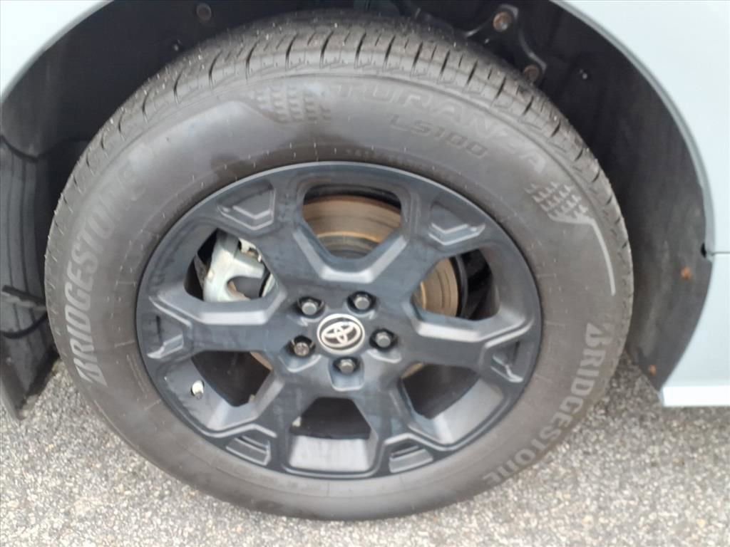 Certified 2025 Toyota Sienna XLE Woodland Edition image 25