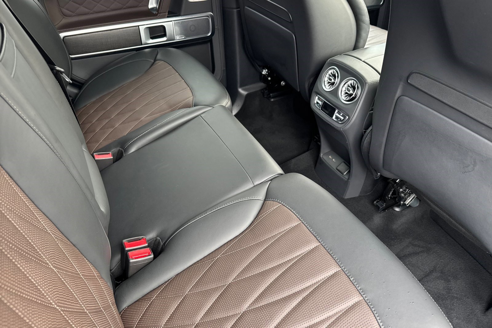 Used 2024 Mercedes-Benz G 550 image 32