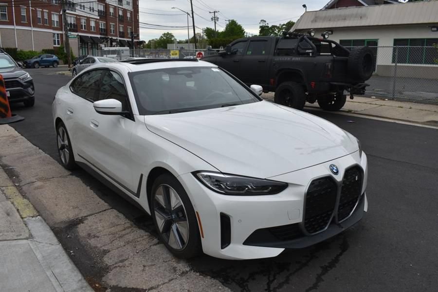 Used 2023 BMW i4 eDrive35 RWD image 4