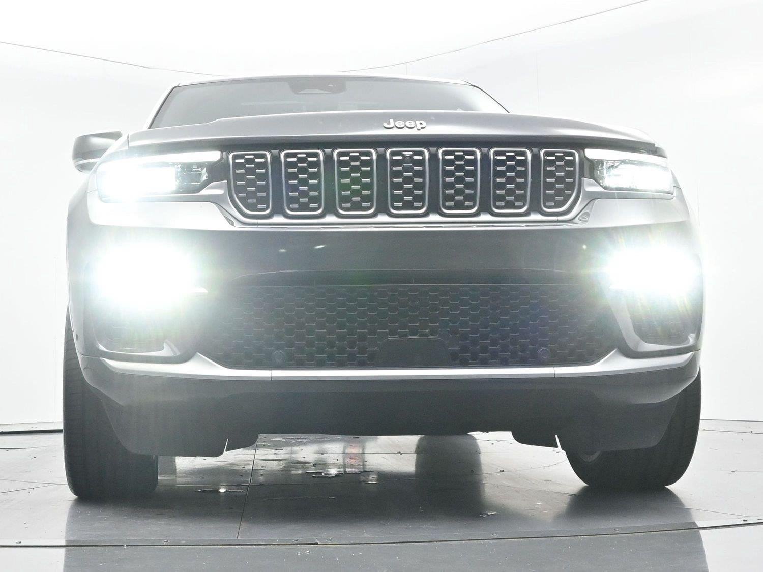 Used 2022 Jeep Grand Cherokee Summit AWD/4WD image 40