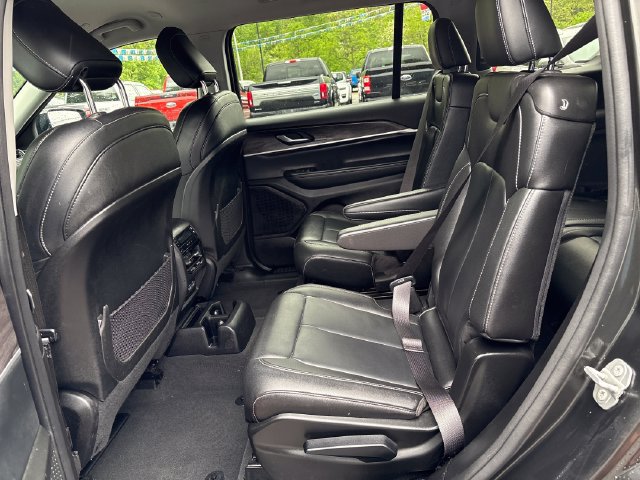Used 2023 Jeep Grand Cherokee L Limited w/ Black Appearance Package AWD/4WD image 19