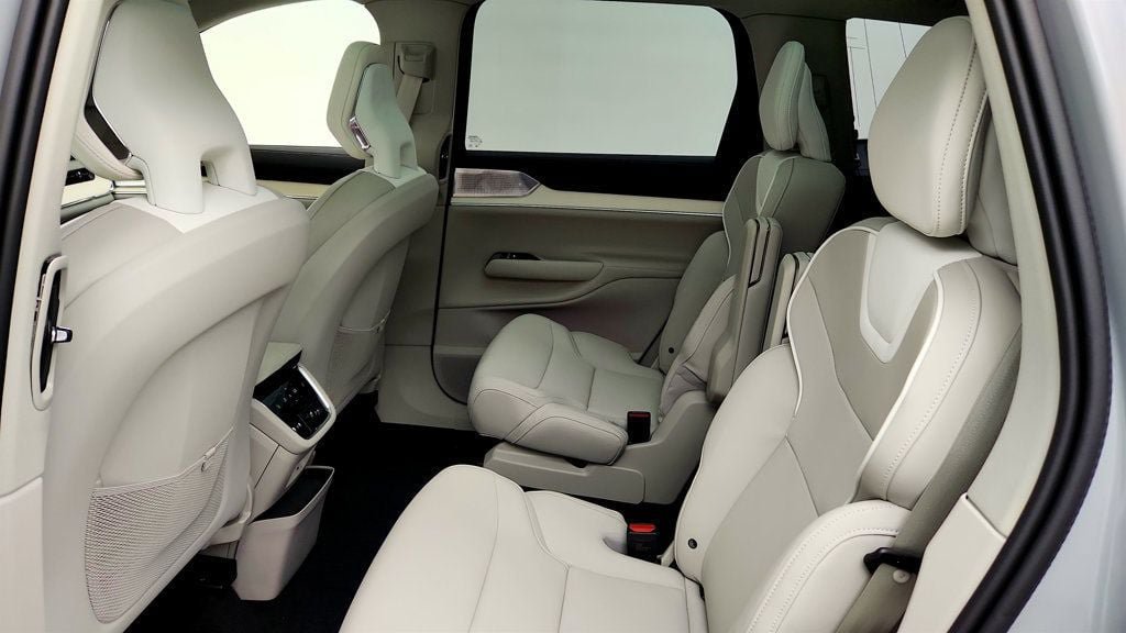 Used 2025 Volvo EX90 Ultra AWD/4WD image 20