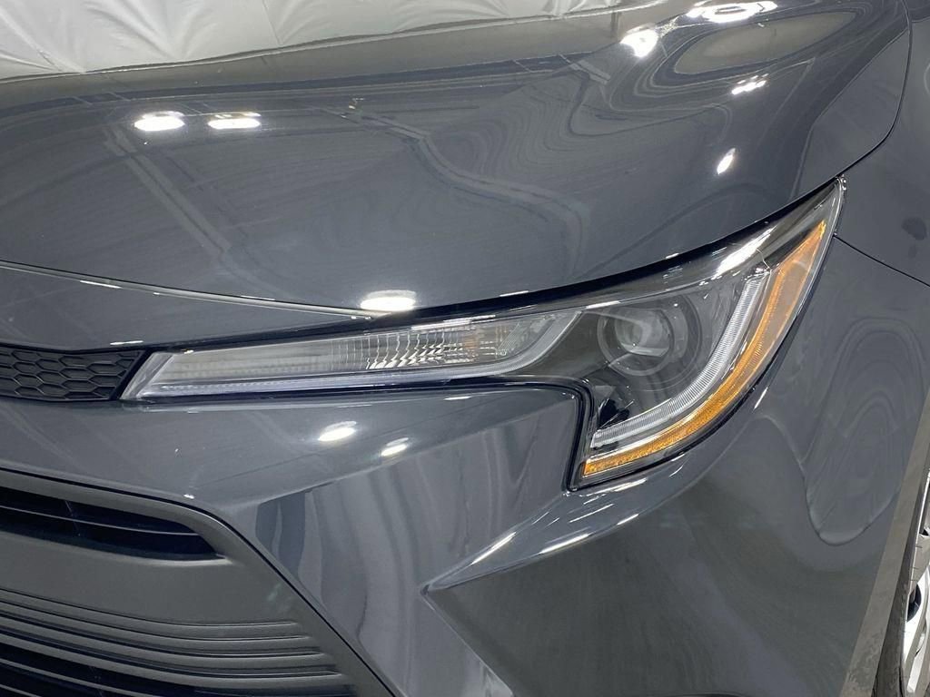 Used 2025 Toyota Corolla LE image 29