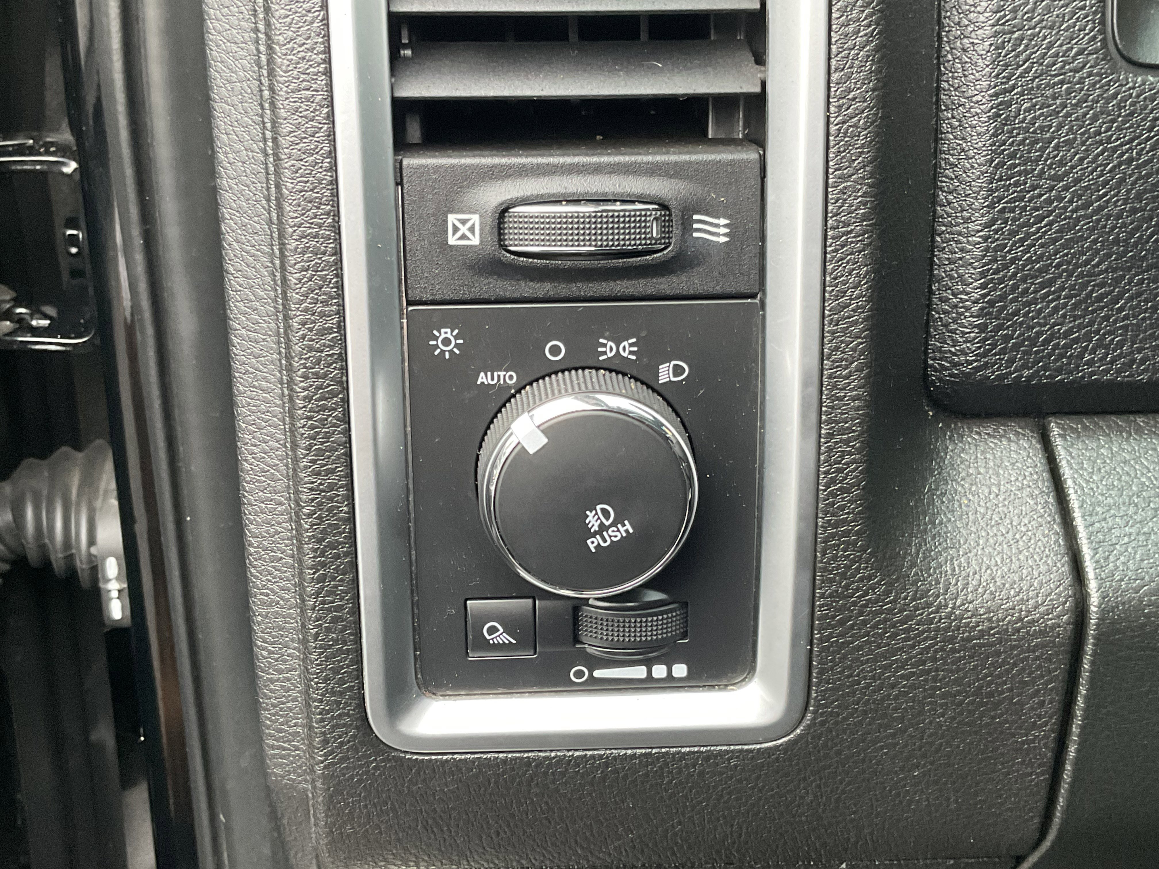 Used 2014 RAM 1500 Limited image 29