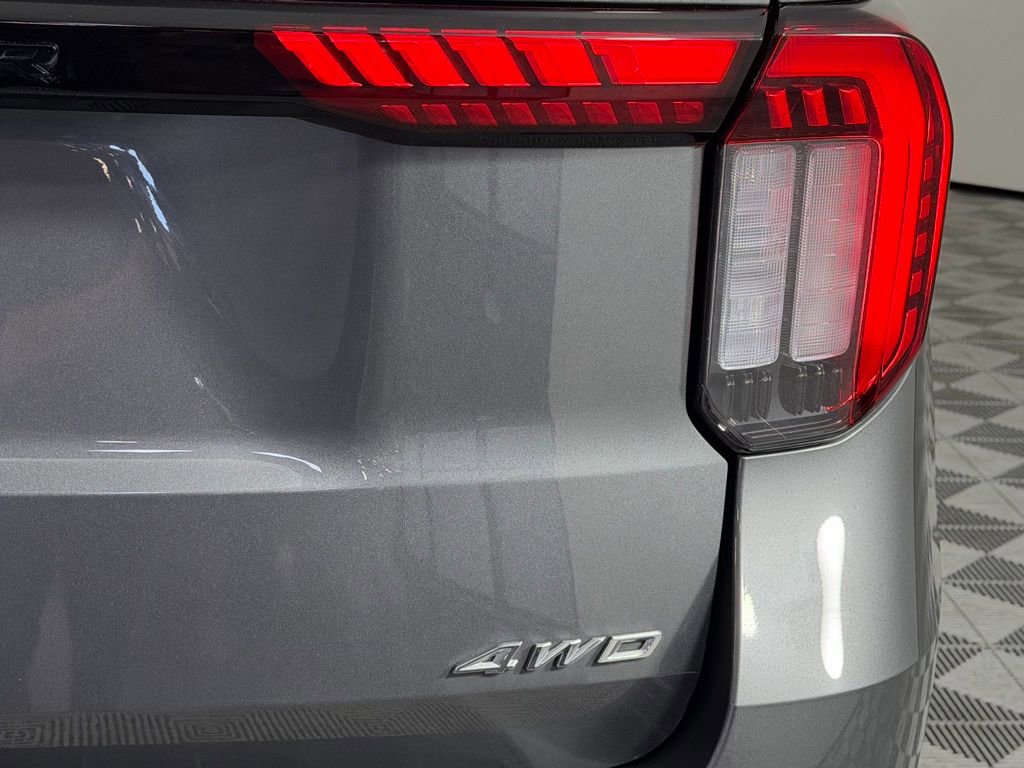 Used 2025 Ford Explorer Platinum w/ LUX Leather Package image 13