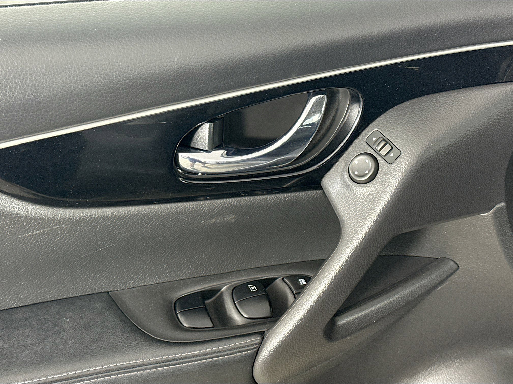 Used 2019 Nissan Rogue Sport SL w/ Premium Package image 24