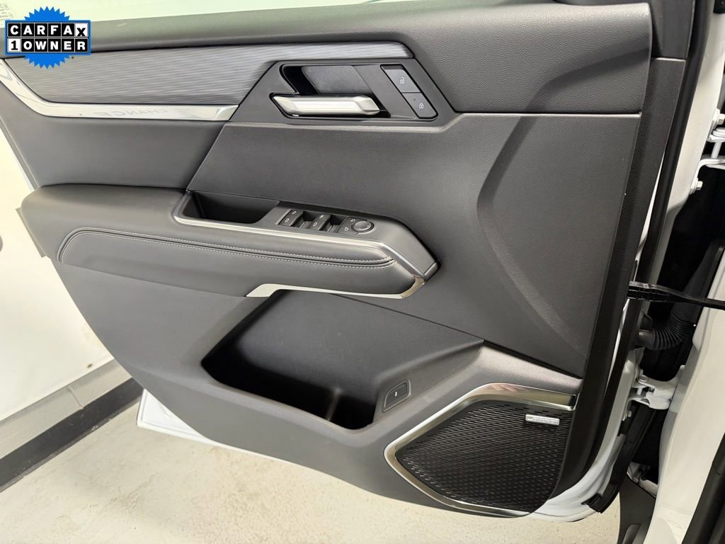 Used 2025 GMC Acadia Elevation image 13