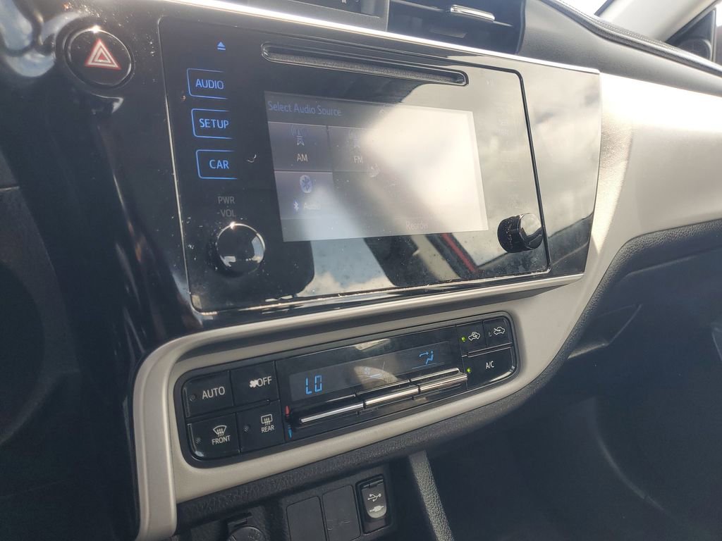 Used 2018 Toyota Corolla LE FWD image 23