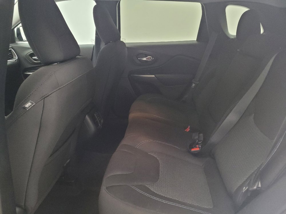 Used 2020 Jeep Cherokee Latitude image 18