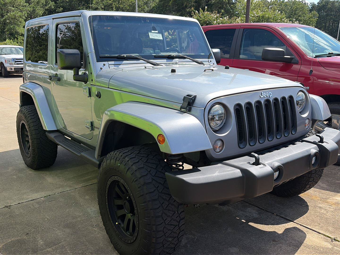 Used 2015 Jeep Wrangler Sahara w/ Connectivity Group AWD/4WD image 10
