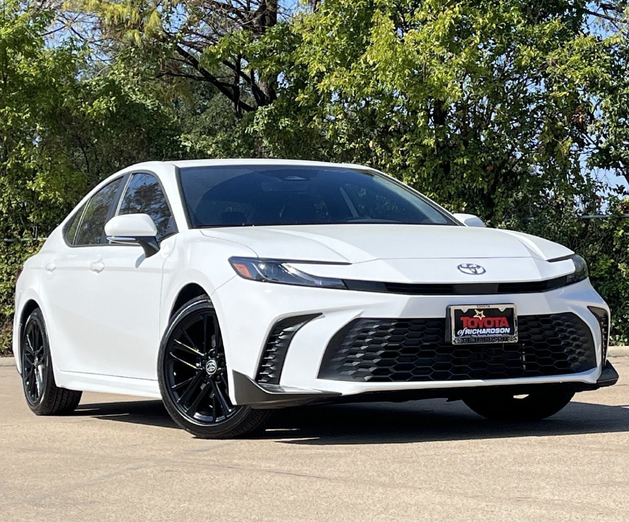 Used 2026 Toyota Camry SE w/ Convenience Package FWD image 2