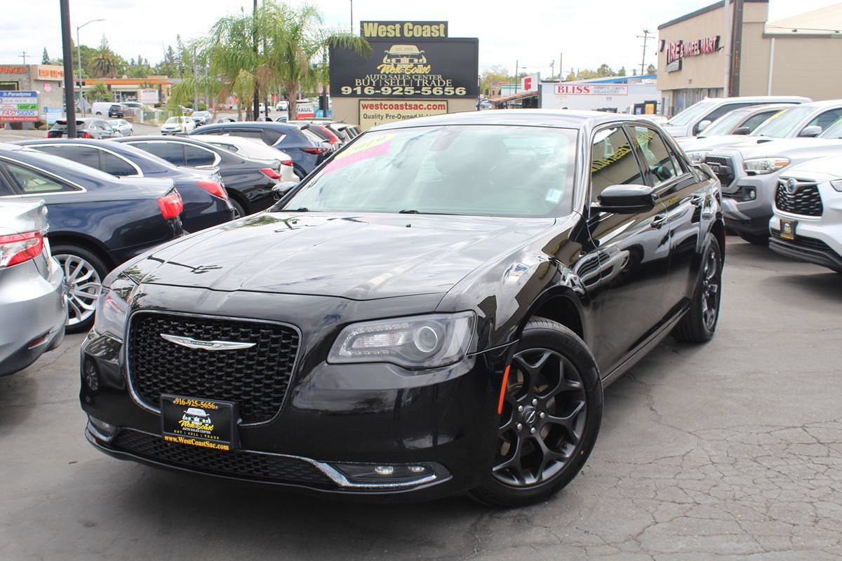 Used 2019 Chrysler 300 S AWD/4WD image 39