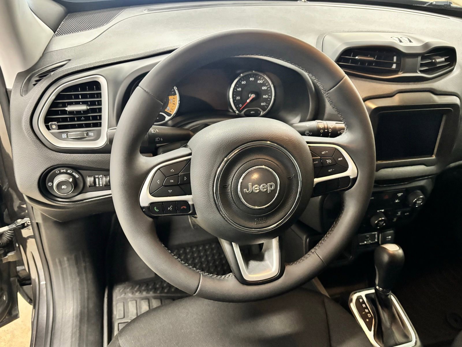 Used 2021 Jeep Renegade Latitude FWD image 15