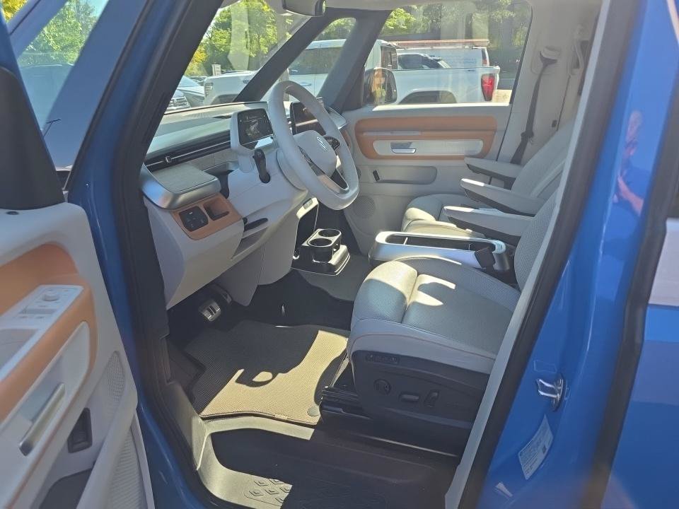 Used 2025 Volkswagen ID. Buzz 1st Edition RWD image 23