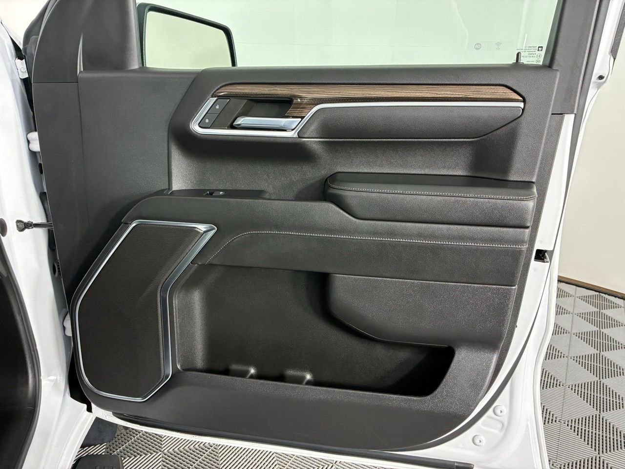 Used 2023 Chevrolet Silverado 1500 LT image 32