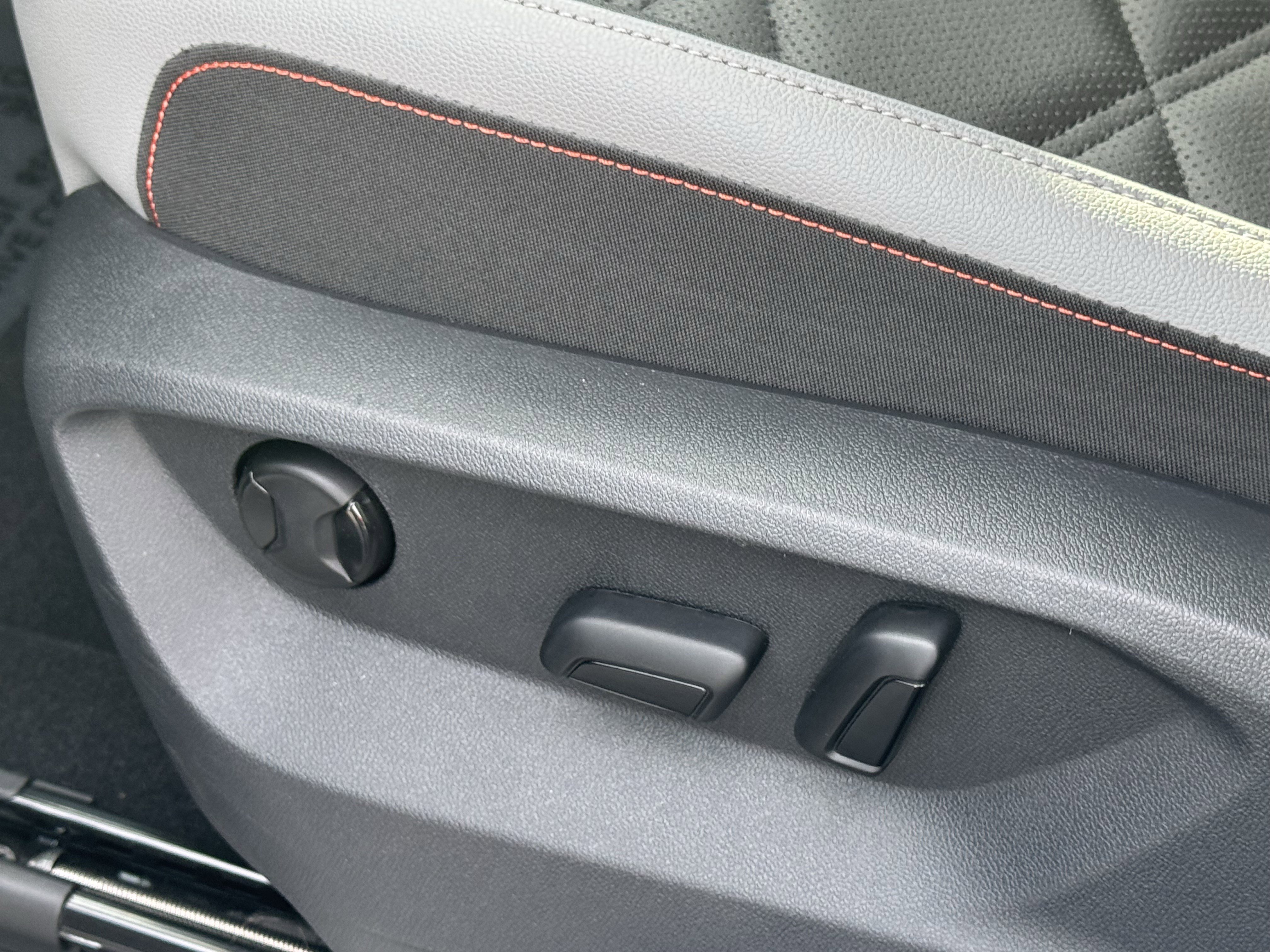 Certified 2025 Volkswagen Atlas Peak Edition SE image 18