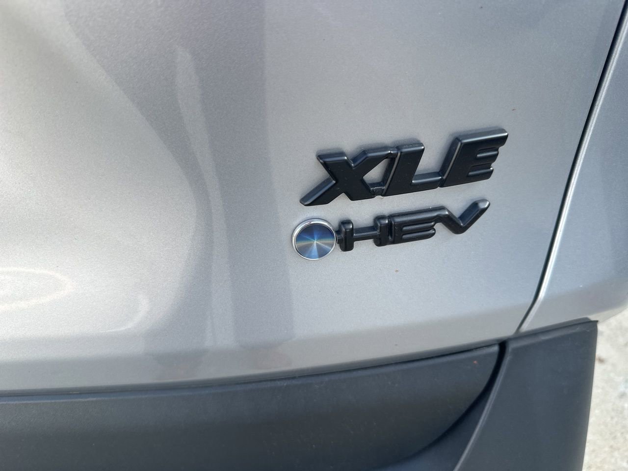 Used 2025 Toyota RAV4 XLE w/ Convenience Package image 3