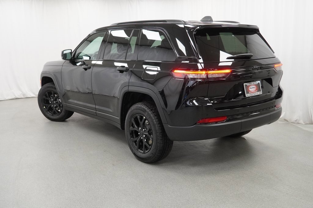New 2025 Jeep Grand Cherokee Altitude image 13