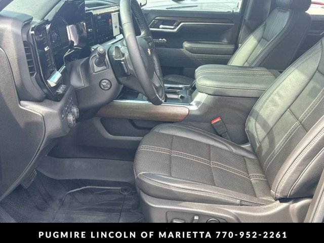 Used 2025 Chevrolet Silverado 1500 High Country AWD/4WD image 9