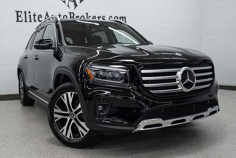 Used 2024 Mercedes-Benz GLB 250 4MATIC w/ Driver Assistance Package image 7