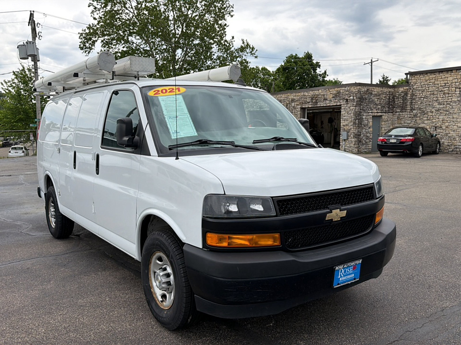 Used 2021 Chevrolet Express 2500 w/ Driver Convenience Package RWD image 1
