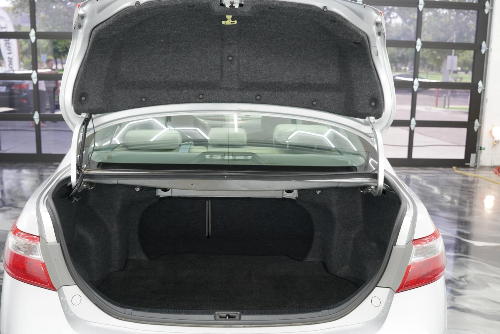 Used 2009 Toyota Camry LE FWD image 12