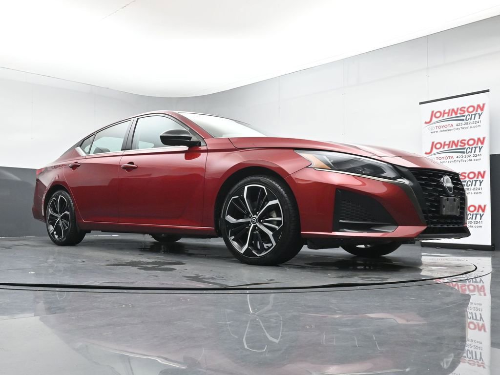 Used 2023 Nissan Altima 2.5 SR FWD image 32