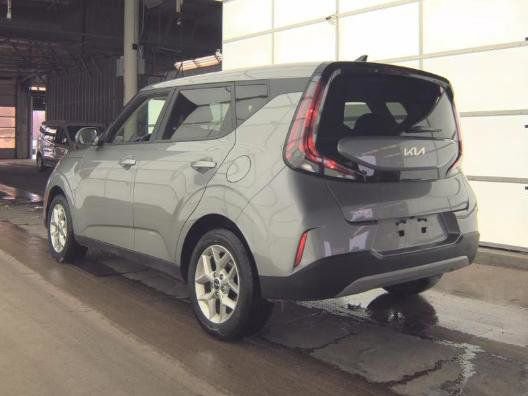 Used 2025 Kia Soul LX w/ LX Technology Package image 3
