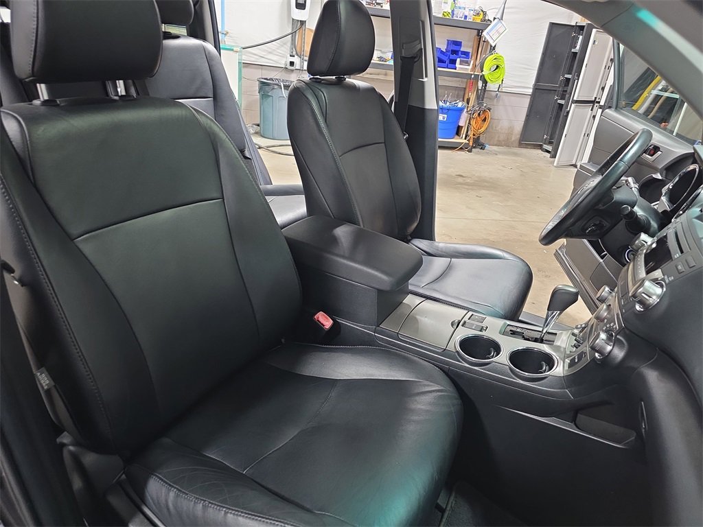 Used 2012 Toyota Highlander SE image 10