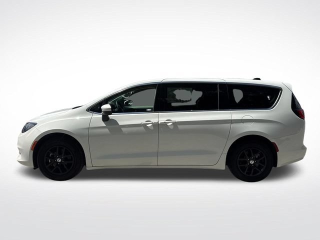 Used 2023 Chrysler Voyager LX FWD image 3
