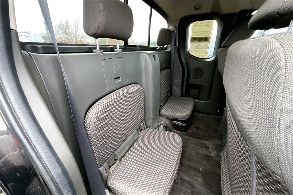 Used 2015 Nissan Frontier SV image 25