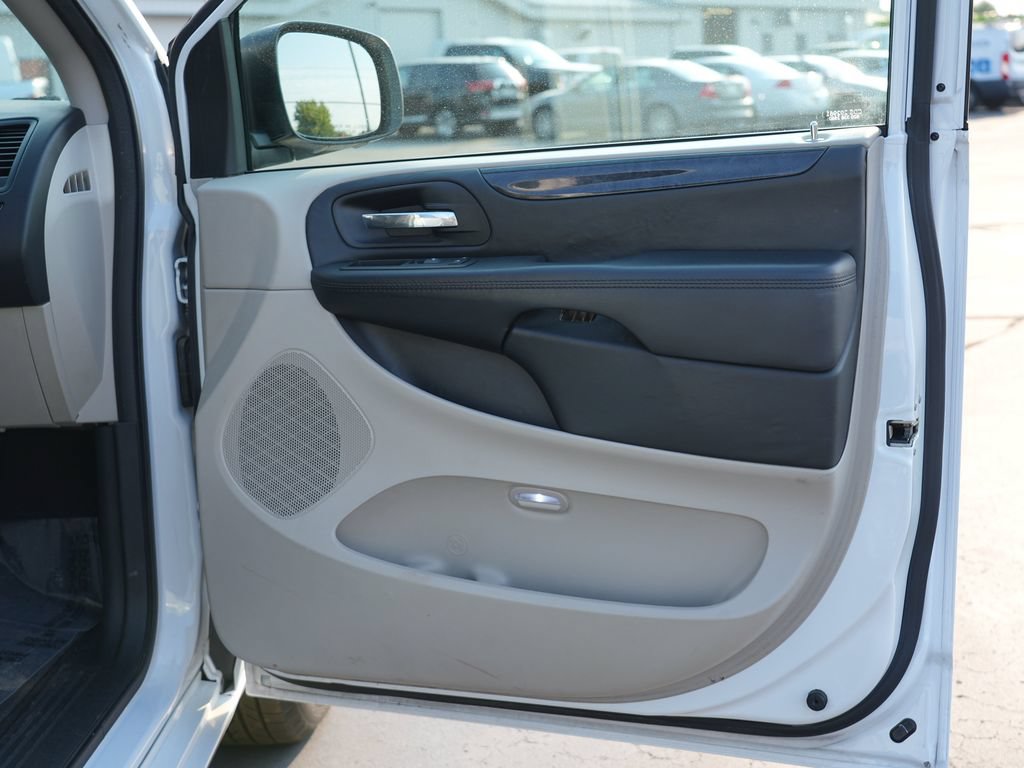 Used 2018 Dodge Grand Caravan SE w/ UConnect Hands-Free Group FWD image 31