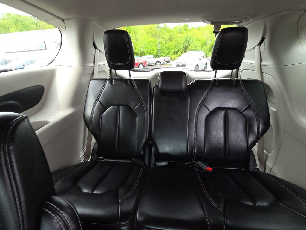 Used 2023 Chrysler Pacifica Touring-L FWD image 29