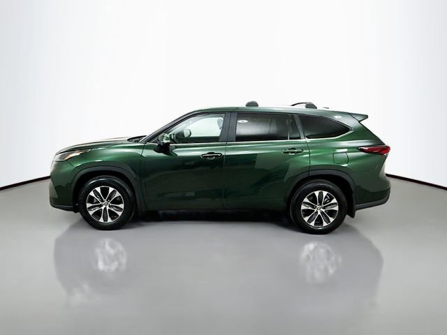 Used 2024 Toyota Highlander XLE image 4