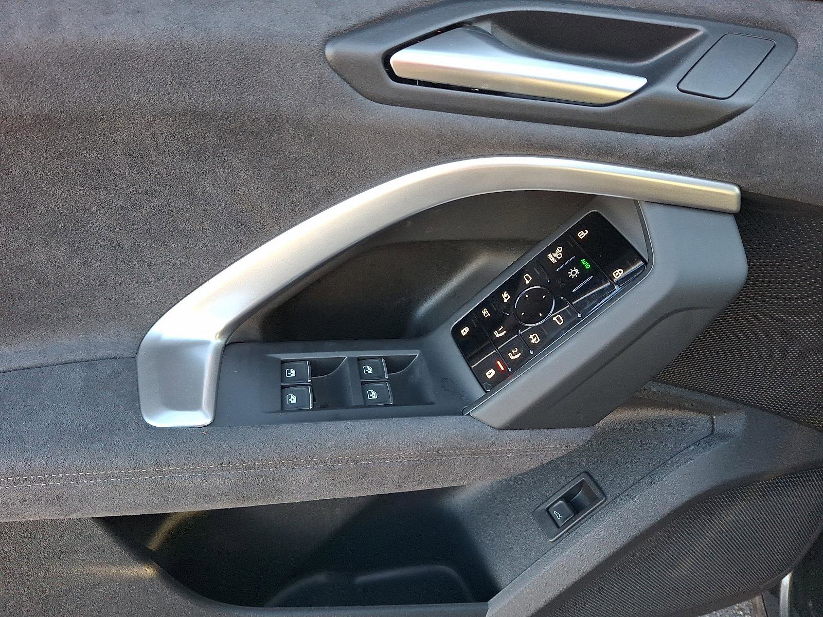 New 2025 Audi SQ5 Premium Plus image 10