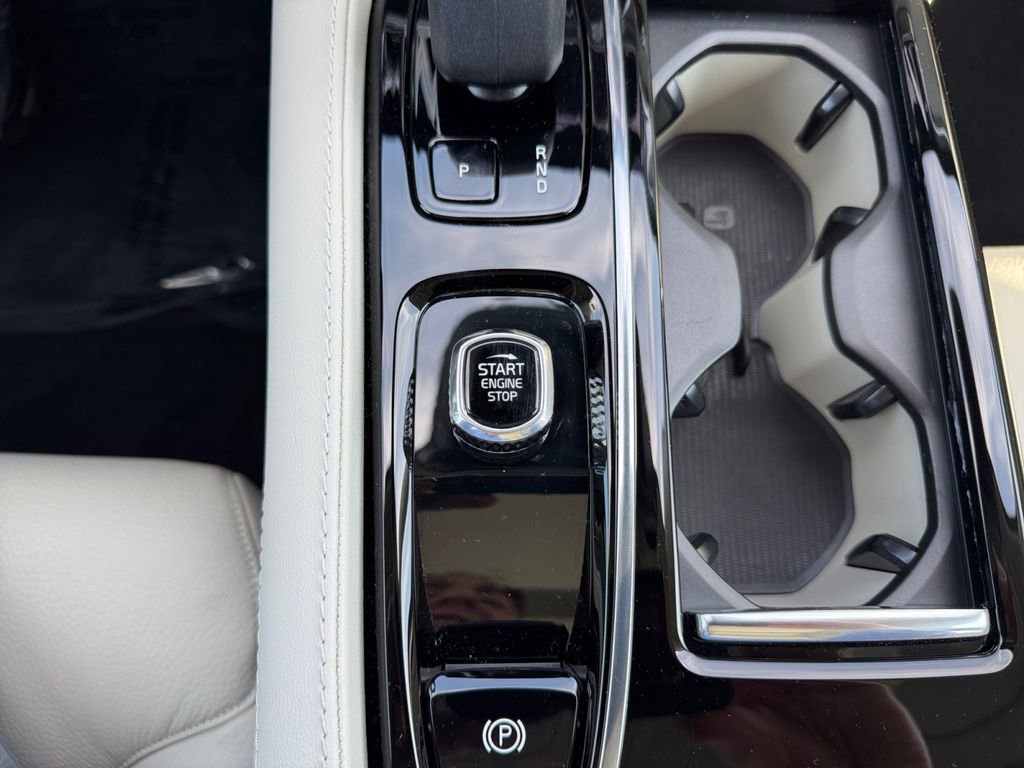 Certified 2025 Volvo S60 T8 Plus w/ Climate Package AWD/4WD image 19