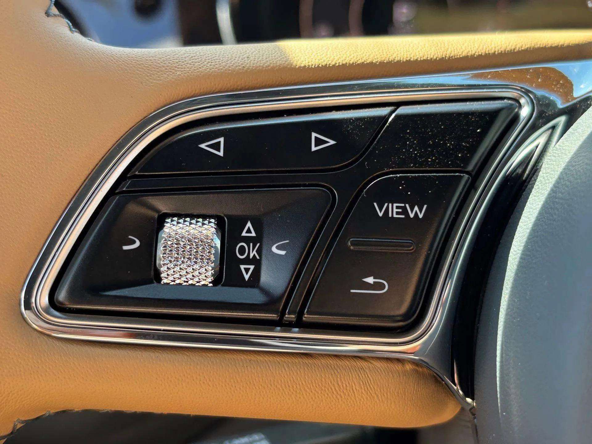 New 2025 Bentley Bentayga Extended Wheelbase image 49