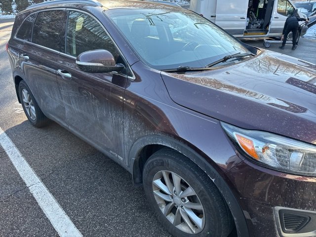 Used 2016 Kia Sorento LX w/ LX Convenience Package image 4