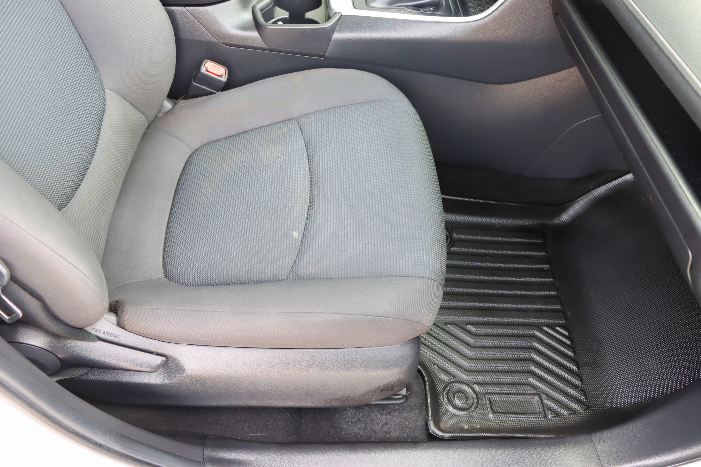 Used 2019 Toyota RAV4 LE FWD image 21