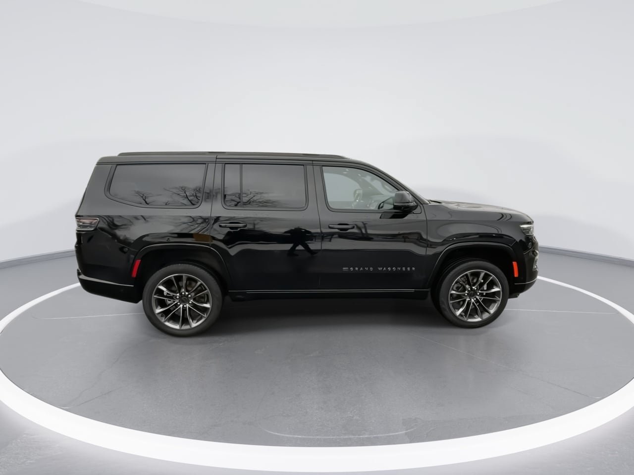 Used 2025 Jeep Grand Wagoneer Series III w/ Rear Seat Video Group 1 AWD/4WD image 9