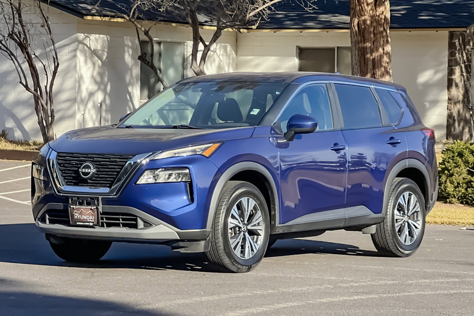 Used 2023 Nissan Rogue SV image 9