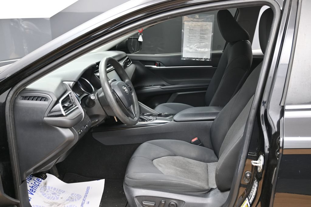 Used 2018 Toyota Camry LE FWD image 16