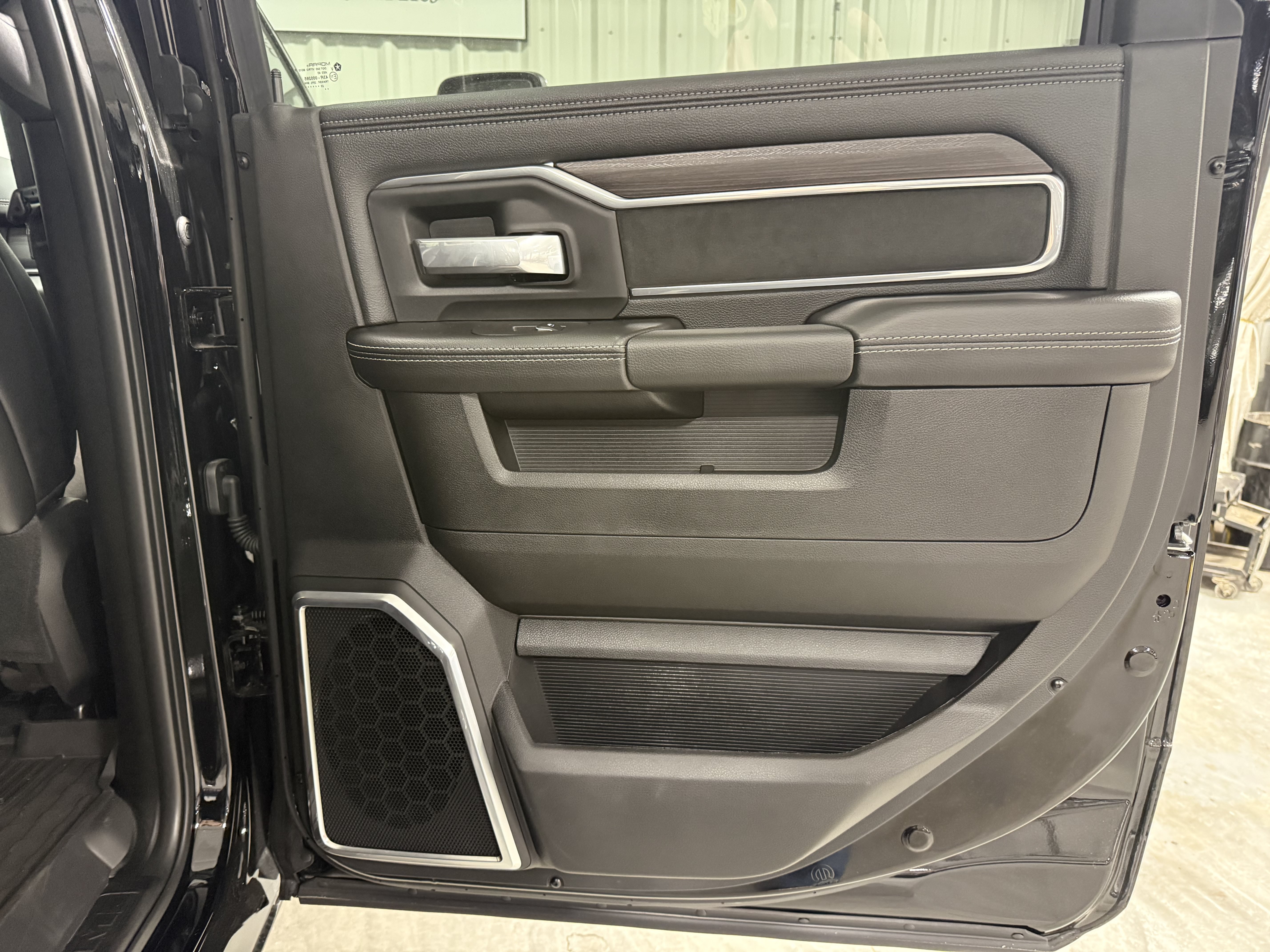 New 2026 RAM 2500 Laramie AWD/4WD image 8