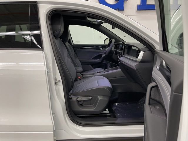 New 2026 Volkswagen Tiguan SE R-Line image 13