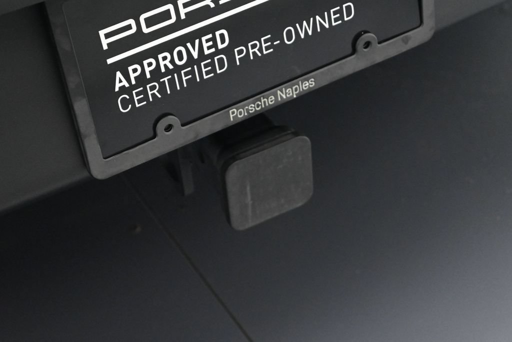 Certified 2025 Porsche Macan AWD/4WD image 32