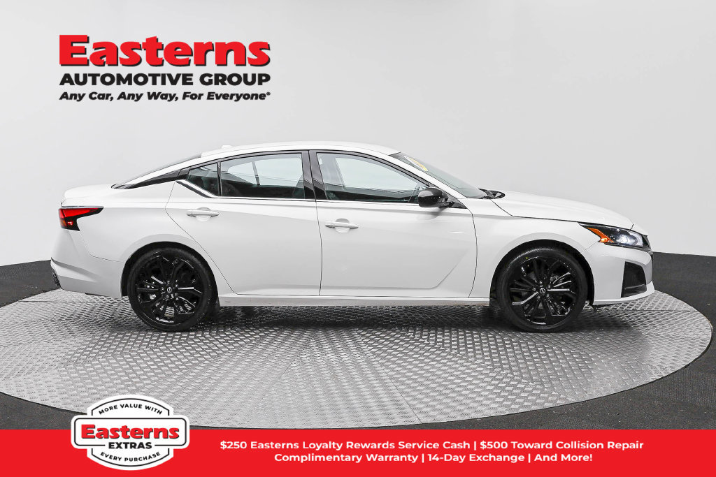 Used 2024 Nissan Altima 2.5 SR FWD image 5