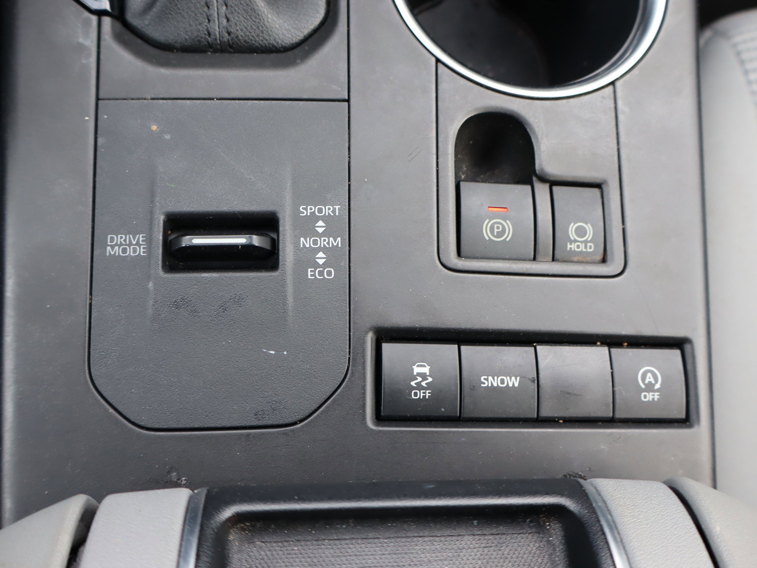 Used 2021 Toyota Highlander LE FWD image 28