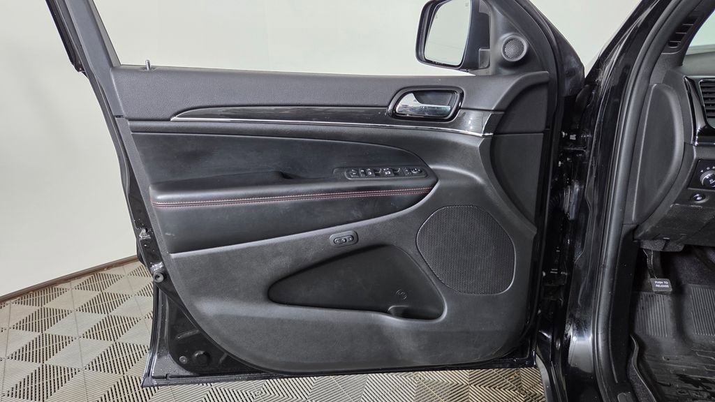 Used 2019 Jeep Grand Cherokee Trailhawk w/ Trailhawk Luxury Group AWD/4WD image 14