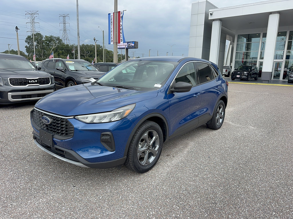 Certified 2023 Ford Escape Active AWD/4WD image 2
